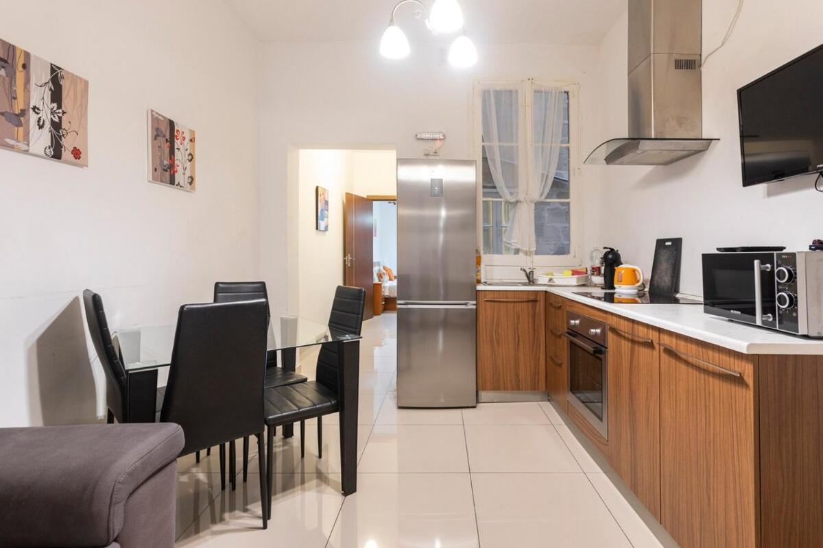 Superbly Located Cosy 2-Bedroom Apartment Valletta Buitenkant foto